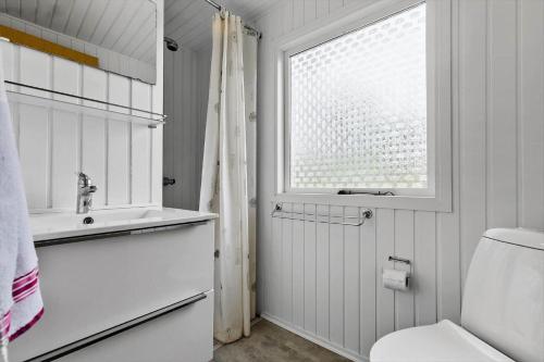 Koupelna v ubytování 8870-Glesborg-Svinget-12