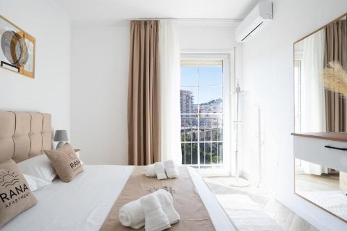 Postel nebo postele na pokoji v ubytování RANA Apartment - Modern & Sunny Flat near Durres Center & Beach