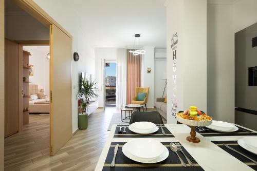 Kuchyň nebo kuchyňský kout v ubytování RANA Apartment - Modern & Sunny Flat near Durres Center & Beach