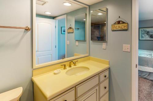 Koupelna v ubytování Sea Colony - 401S Edgewater House Rd