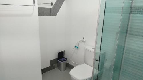 a bathroom with a toilet and a glass shower at Apartamento em Adrianópolis confortável in Manaus
