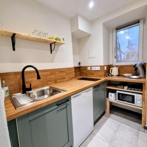 Spacious studio full of charm, recently updated