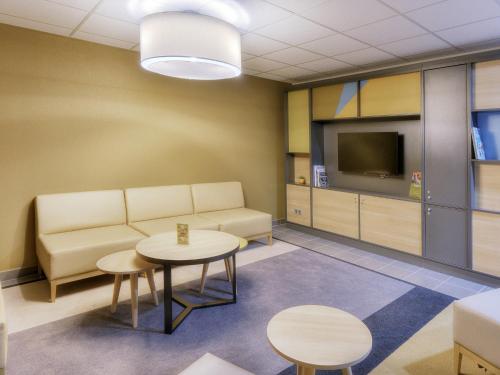 Televisyen dan/atau pusat hiburan di B&B HOTEL Marseille Les Ports