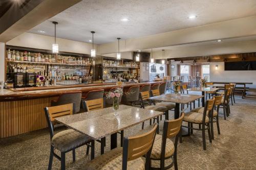 a restaurant with tables and chairs and a bar at Best Western Portland West Beaverton in Portland