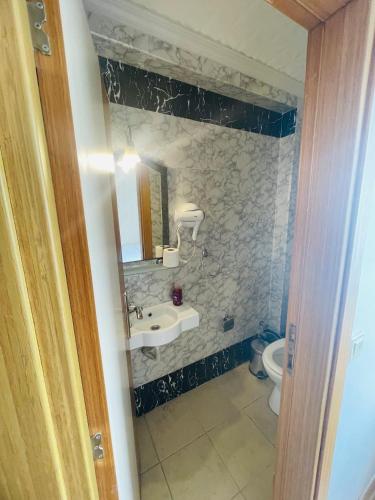 a bathroom with a sink and a toilet at Kalamari pansiyon 2 in Adalar