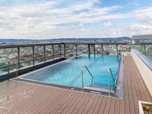 Penthouse Apartment with Rooftop Pool and Terrace City Views