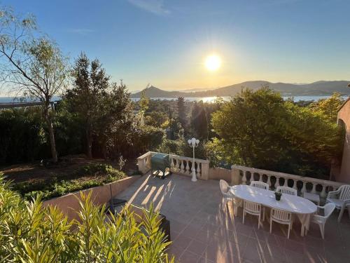 5-Bedroom Villa with Pool and Sunny Garden