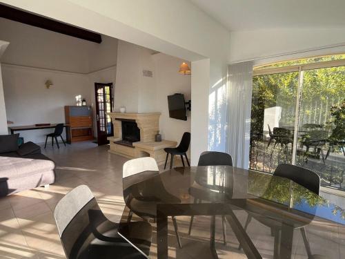 5-Bedroom Villa with Pool and Sunny Garden