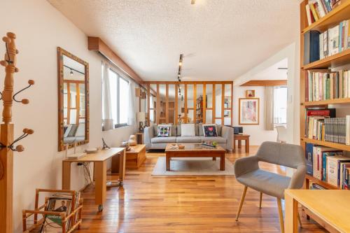 a living room with a couch and a table at Elegant and comfortable apartment near Coyoacán in Mexico City