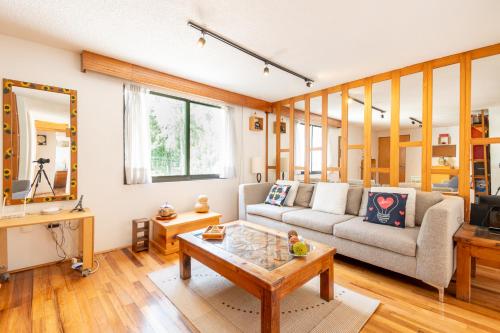 a living room with a couch and a table at Elegant and comfortable apartment near Coyoacán in Mexico City