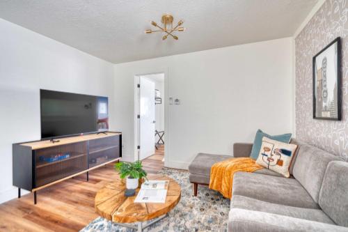 a living room with a couch and a tv at Stay Portland - Brilliant Brooklyn 1 Bedroom Apt in Portland