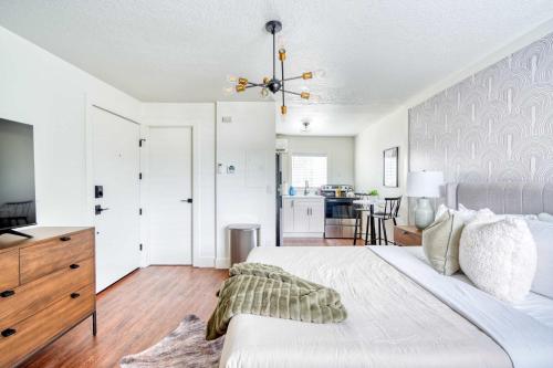 a bedroom with a bed and a dining room at Stay Portland - Super Studio in Brooklyn in Portland