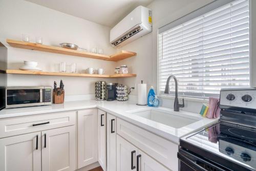 Kuchyň nebo kuchyňský kout v ubytování Stay Portland - Super Studio in Brooklyn