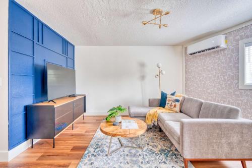 a living room with a couch and a tv at Stay Portland - Brooklyn 1 Bedroom Stylish Suite in Portland