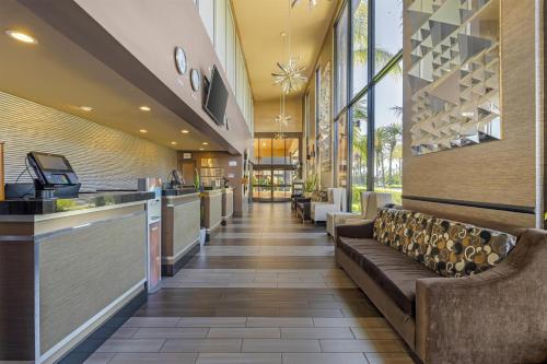 a lobby of a restaurant with a bar and benches at Best Western Plus Stovall's Inn in Anaheim