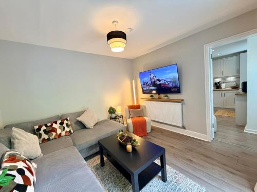 a living room with a couch and a table at Modern 4BR House - Sleeps 10 - Central Birmingham - FREE Parking in Birmingham