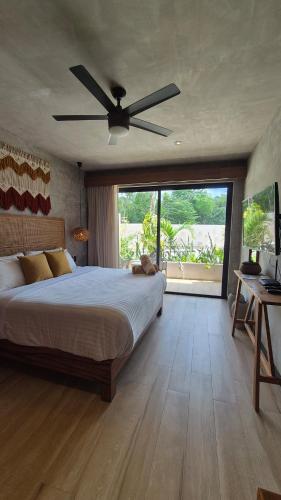 a bedroom with a bed and a ceiling fan at Tuk Tulum Estudio con Balcon 005 in Tulum