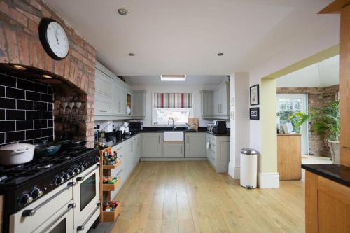 Entire three bed house in wigginton, York photo 5