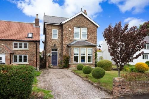 Entire three bed house in wigginton, York photo 7