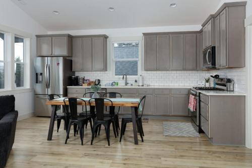 a kitchen with a table and chairs in a kitchen at Columbia Gorge Getaway - Walk to River & Trails in Stevenson