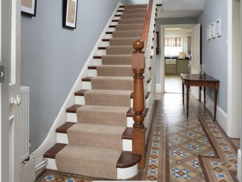 Entire three bed house in wigginton, York photo 12