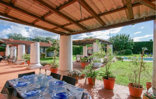 a patio with a table with blue dishes on it at 2 Bedroom Beautiful Apartment In Querceta in Querceta