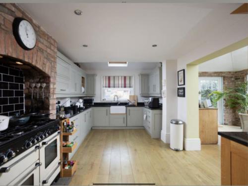 Entire three bed house in wigginton, York photo 9