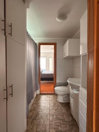 Ένα μπάνιο στο El Ancla Anexo