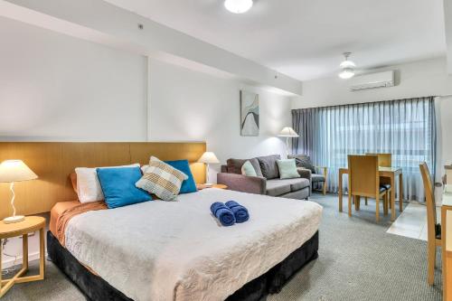 Inner City Studio Pool Free parking