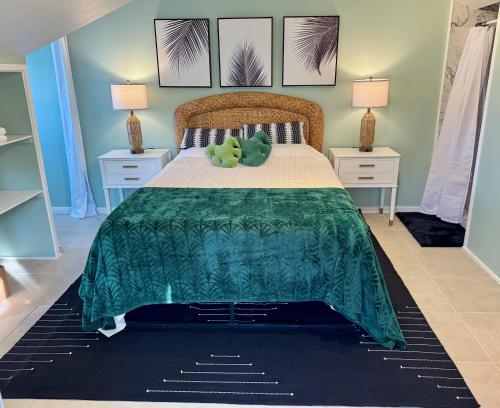 Postel nebo postele na pokoji v ubytování Ocean & Sunset View Studio