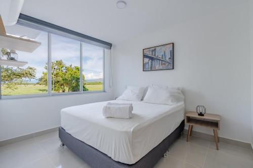 Postel nebo postele na pokoji v ubytování Cozy Immaculate Escape with Prime Luxury Location