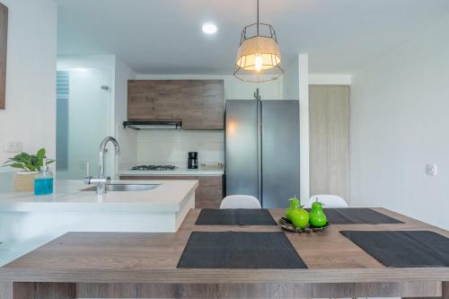 Kuchyň nebo kuchyňský kout v ubytování Cozy Immaculate Escape with Prime Luxury Location