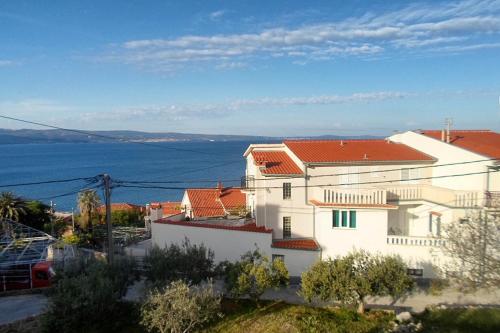 Apartments by the sea Rat, Omis - 10014
