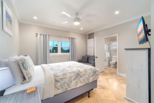 a bedroom with a bed and a ceiling fan at Fishermen`s Paradise in Big Pine Key