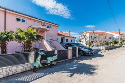 Apartments with WiFi Crikvenica - 16451