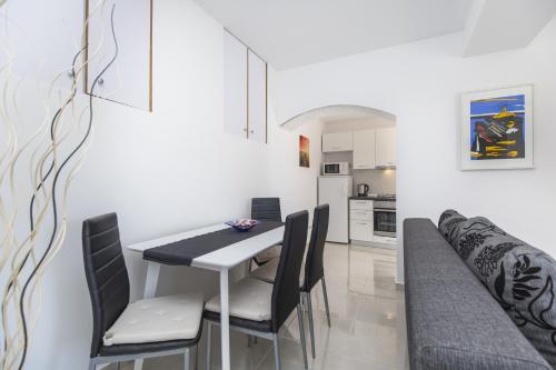Apartments with parking space Rabac, Labin - 7474