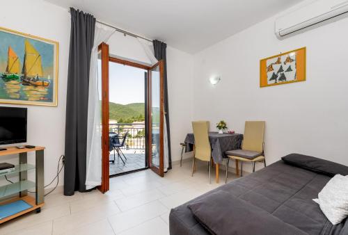 Apartments with parking space Rabac, Labin - 7474