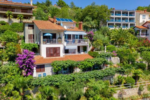 Apartments with parking space Rabac, Labin - 12107