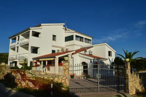 Family-friendly apartments with swimming pool Cove Ljubljeva, Trogir - 14314