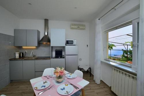 Apartments with swimming pool Rijeka - 24958