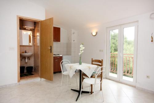 Kuchyň nebo kuchyňský kout v ubytování Apartments and rooms by the sea Sobra, Mljet - 4888