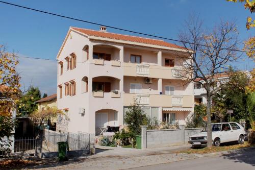 Apartments with parking space Zadar - 5870