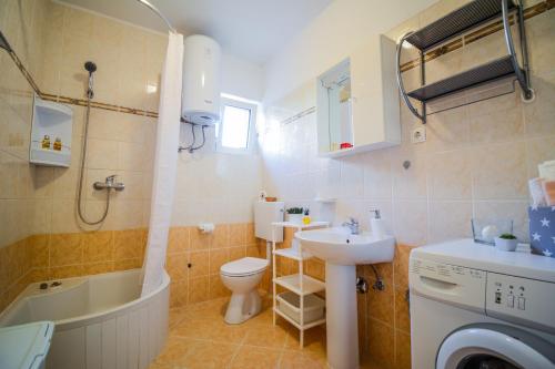 Apartments with parking space Zadar - 5870