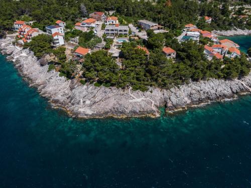 Seaside apartments with a swimming pool Prizba, Korcula - 10056
