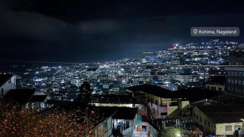 Cảnh Kohīma hoặc tầm nhìn thành phố từ nhà trọ