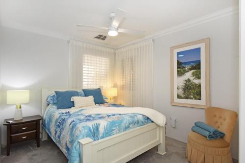 Postel nebo postele na pokoji v ubytování San Remo Resort pool air con home theatre