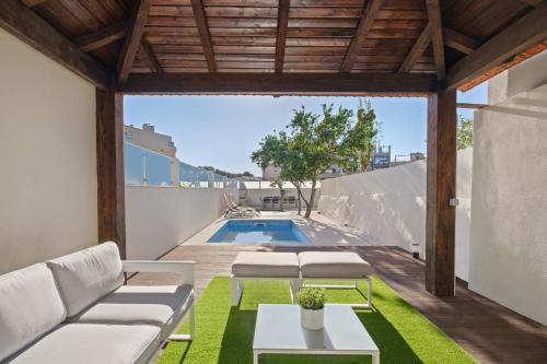 Private Pool Villa with 4BR Suites, Hot Tub & Patio
