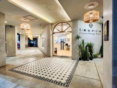 a lobby with a tile floor in a building at 艾睏設計行旅 Sleepie Design Hotel in T'ien-liao