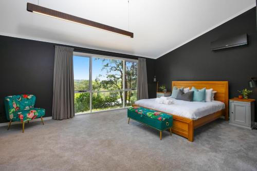 A bed or beds in a room at Chilmore on the Gib