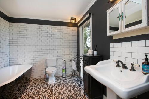 A bathroom at Chilmore on the Gib